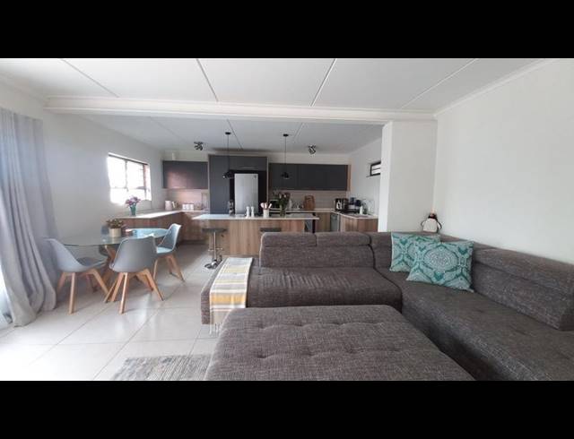 3 BEDROOM APARTMENT FOR SALE IN GLEN MARAIS